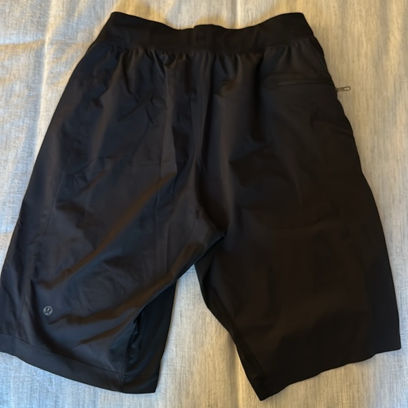 Lululemon Mens Medium 11” Linerless Short all Black - Picture 2 of 4